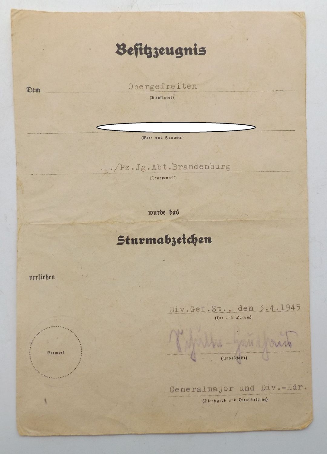 Wehrmacht: Besitzzeugnis zum Allgemeinen Sturmabzeichen für einen Obergefreiten der 1./ Panzer-Jäger-Abteilung Wehrmacht: Besitzzeugnis zum Allgemeinen Sturmabzeichen für einen Obergefreiten der 1./ Panzer-Jäger-Abteilung "Brandenburg", 3.4.1945, OU Gen.Maj. u. Div.Kdr. Hermann Schulte-Heuthaus (RK).