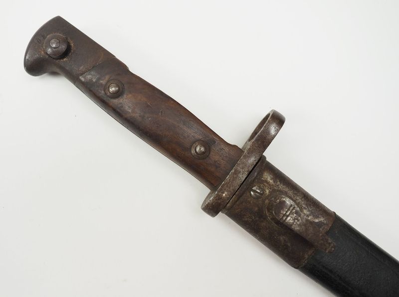 Württemberg: Seitengewehr M 71/84, Kammerstück des Infanterie-Regiment „Alt-Württemberg“ (3. Württembergisches) Nr. 121, in Lederscheide, nummerngleich! Hersteller Alex Coppel Solingen, Abnahme W 88. Württemberg: Seitengewehr M 71/84, Kammerstück des Infanterie-Regiment „Alt-Württemberg“ (3. Württembergisches) Nr. 121, in Lederscheide, nummerngleich! Hersteller Alex Coppel Solingen, Abnahme W 88.