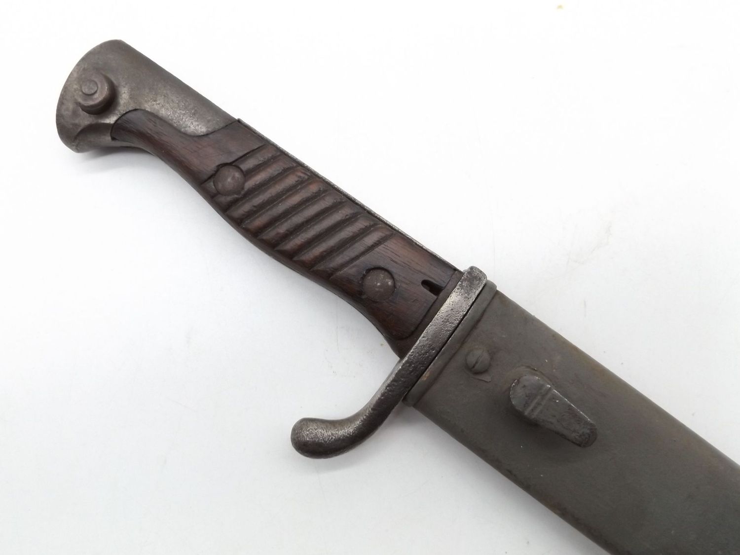 Preussen: 1. Weltkrieg Bajonett Modell 98/05, Hersteller Weyersberg Solingen, Abnahmestempel W 16, in Scheide, wahrscheinlich überlackiert. Preussen: 1. Weltkrieg Bajonett Modell 98/05, Hersteller Weyersberg Solingen, Abnahmestempel W 16, in Scheide, wahrscheinlich überlackiert.