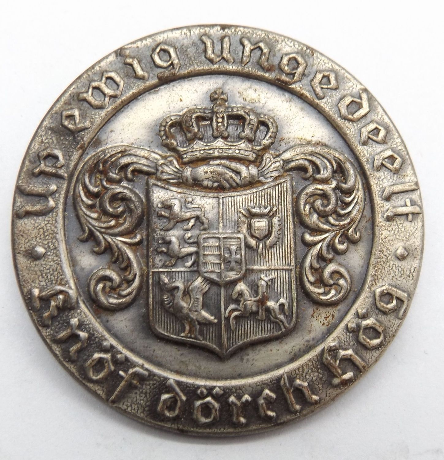 3. Reich: KDF Abzeichen Schleswig-Holstein "Up ewig ungedeelt Knöf dörch Hög", an Nadel.