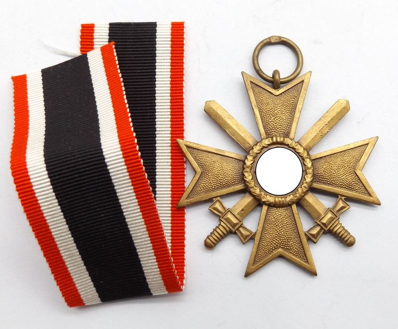 Kriegsverdienstkreuz KVK 2. Klasse mit Schwertern, Hersteller 83 für die Firma Emil Peukert, Gablonz, mit Band.