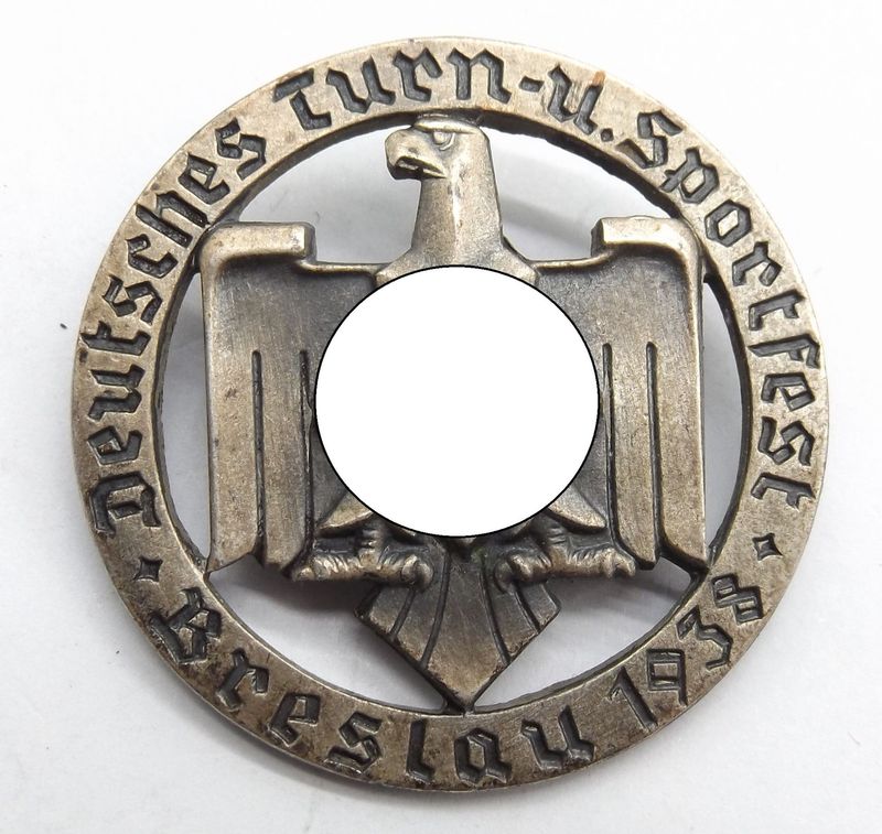 3. Reich: Treffabzeichen NSRL "Deutsches Turn- u. Sportfest Breslau 1938", Hersteller Hermann Aurich, Dresden.