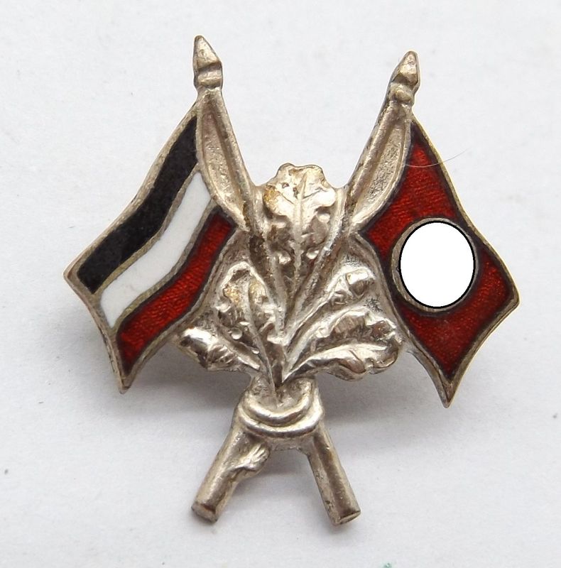 3. Reich: Patriotisches Abzeichen, an Nadel, Größe ca. 21 x 23 mm.