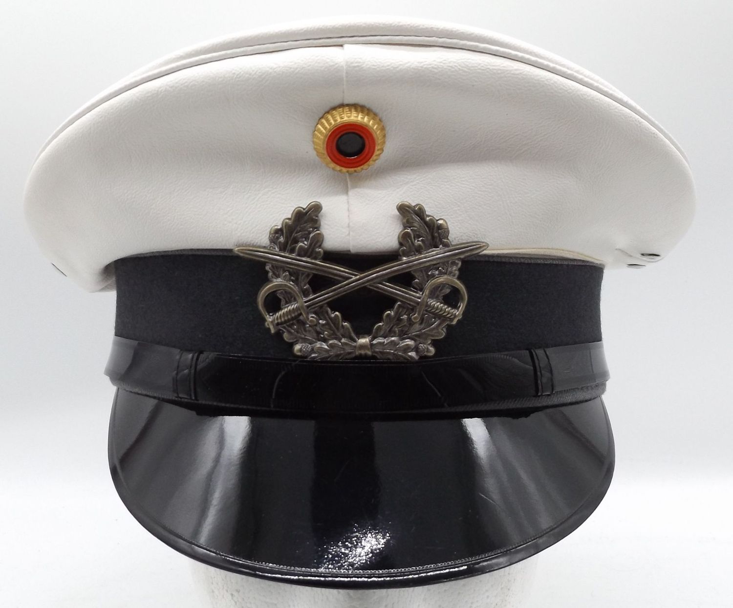 Bundeswehr: Schirmmütze für Mannschaften und Unteroffiziere der Feldjäger, Herstellertrapez von 1976, Größe 58. Bundeswehr: Schirmmütze für Mannschaften und Unteroffiziere der Feldjäger, Herstellertrapez von 1976, Größe 58.