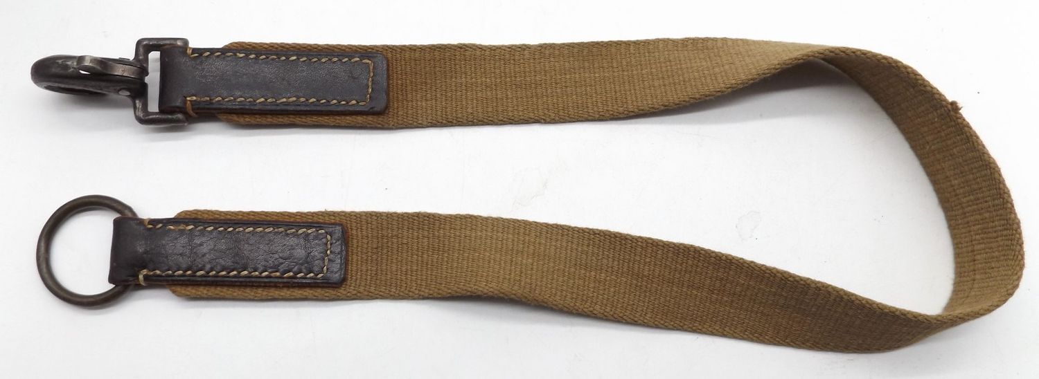 Wehrmacht: Schwerlast Tragegurt für Granatwerfer etc., Länge ca. 85 cm.