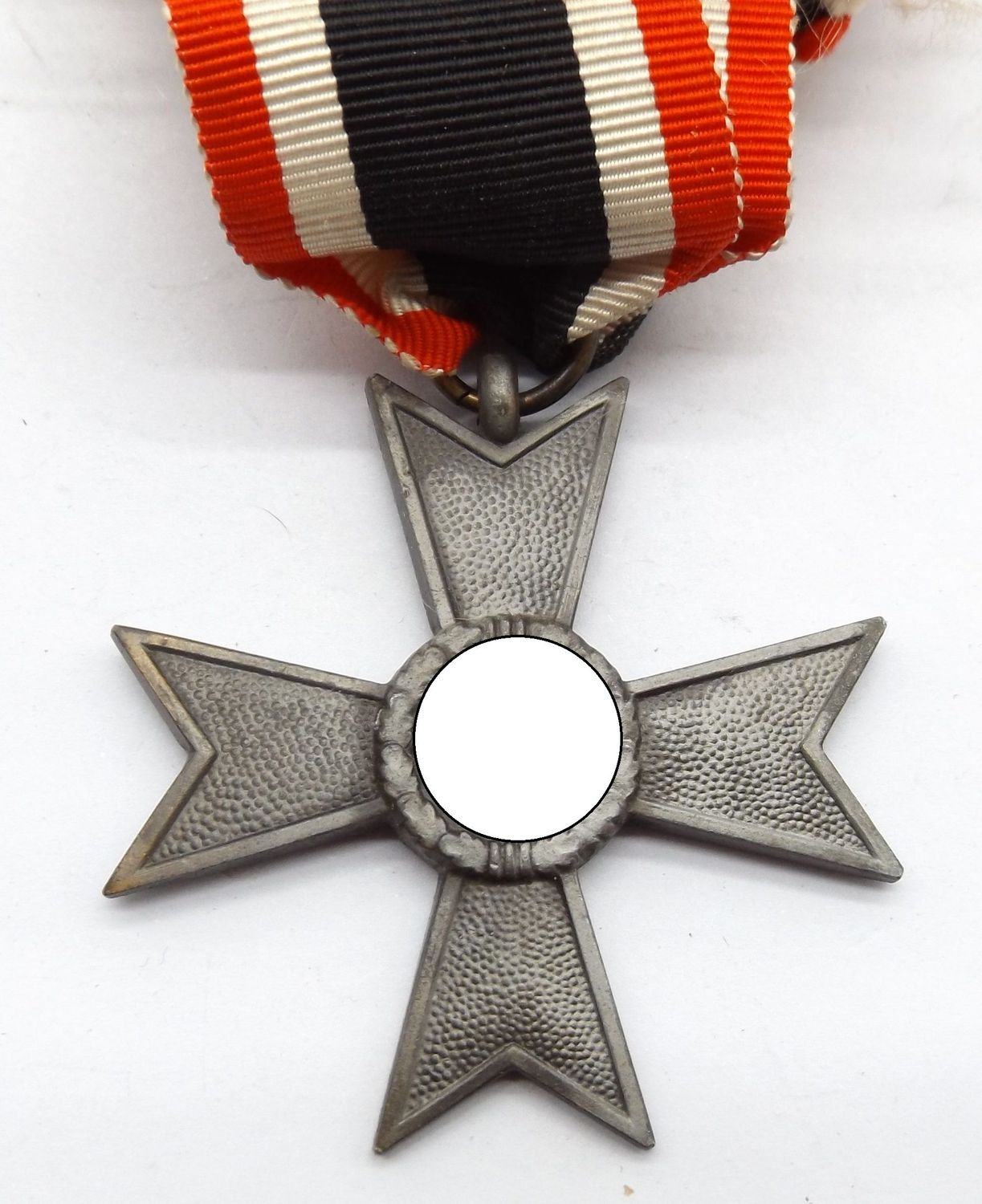 Kriegsverdienstkreuz KVK 2. Klasse ohne Schwerter, mit Band.