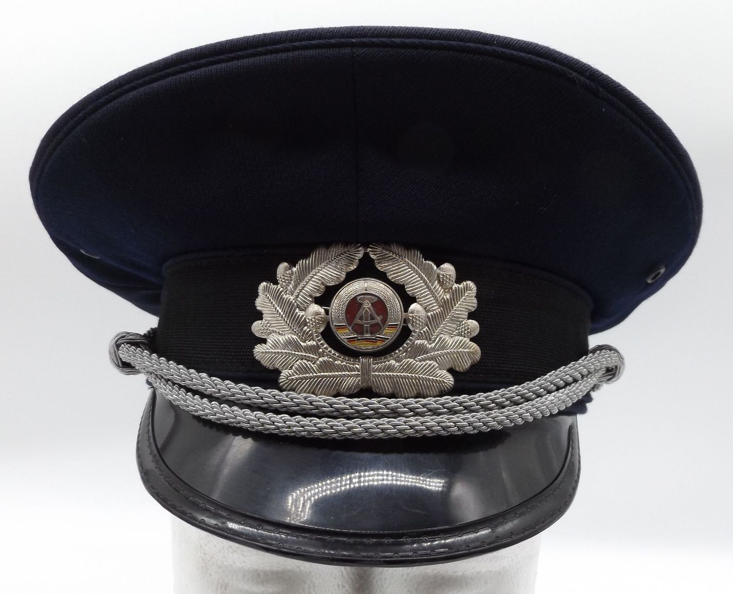 DDR: Schirmmütze für Offiziere der Wasser- und Hafenpolizei, Größe 55.