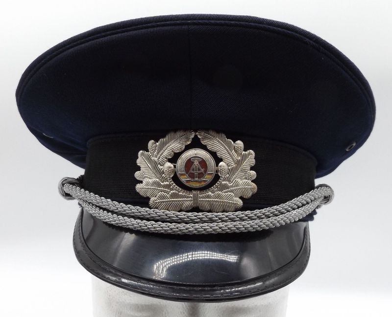 DDR: Schirmmütze für Offiziere der Wasser- und Hafenpolizei, Größe 55.