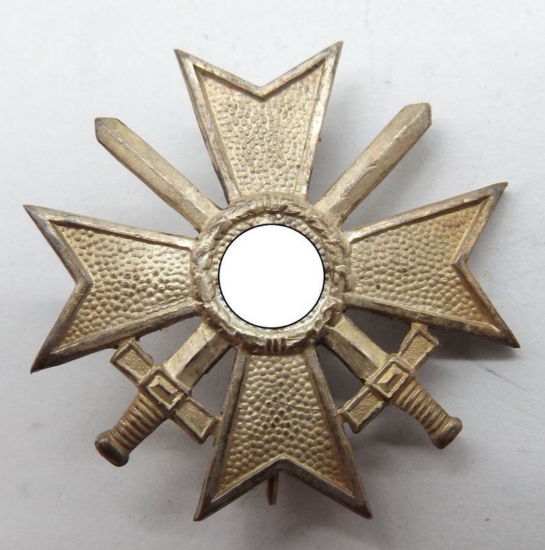 Kriegsverdienstkreuz KVK 1. Klasse mit Schwertern, Buntmetall, Halbminiatur, Größe ca. 29 x 29 mm, selten! Kriegsverdienstkreuz KVK 1. Klasse mit Schwertern, Buntmetall, Halbminiatur, Größe ca. 29 x 29 mm, selten!