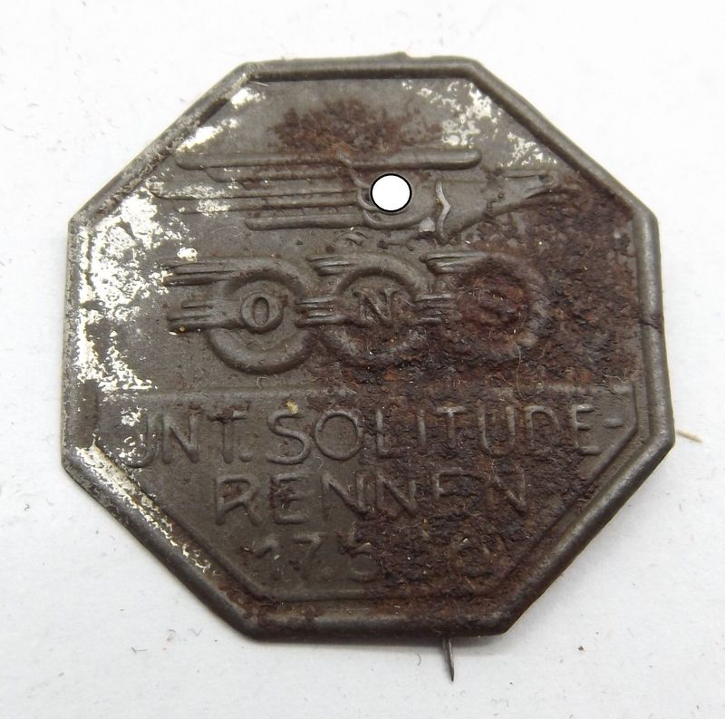 3. Reich: Treffenabzeichen internationales Solitude Rennen Stuttgart 1936, Größe ca. 30 x 30 mm. 3. Reich: Treffenabzeichen internationales Solitude Rennen Stuttgart 1936, Größe ca. 30 x 30 mm.