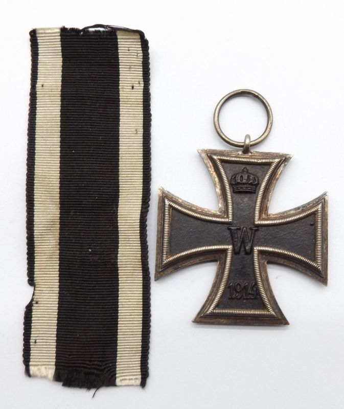 Eisernes Kreuz 2. Klasse EK2 1914 Hersteller We für die Firma J.H. Werner, Berlin, am Band. Eisernes Kreuz 2. Klasse EK2 1914 Hersteller We für die Firma J.H. Werner, Berlin, am Band.