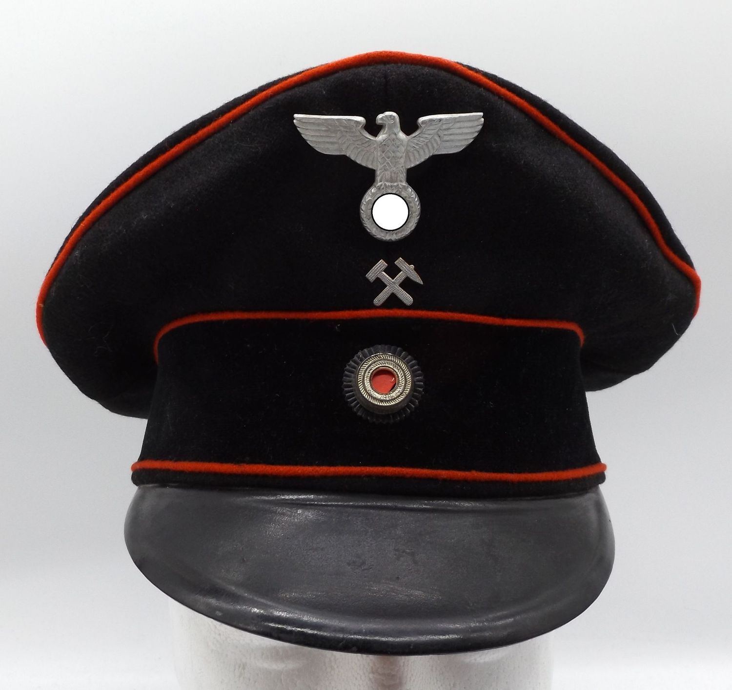 3. Reich: Schirmmütze Bergbau, Innenfiutter mit Mützentrapez Hersteller Peküro, Größe 55.