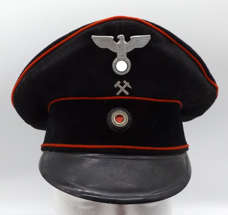 3. Reich: Schirmmütze Bergbau, Innenfiutter mit Mützentrapez Hersteller Peküro, Größe 55. 3. Reich: Schirmmütze Bergbau, Innenfiutter mit Mützentrapez Hersteller Peküro, Größe 55.