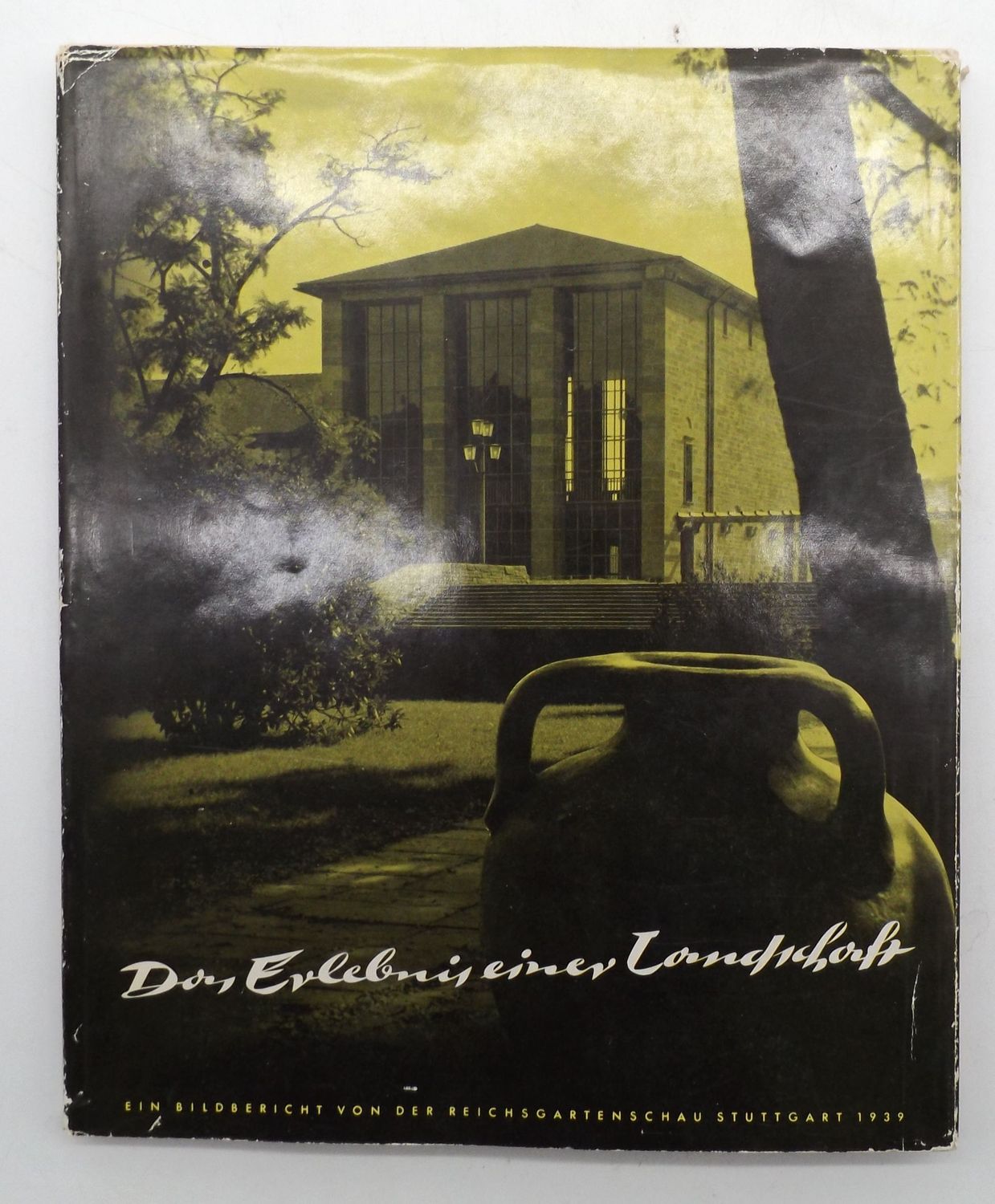 Buch: Das Erlebnis einer Landschaft - Ein Bildbericht von der Reichsgartenschau Stuttgart 1939, 125 Seiten. Buch: Das Erlebnis einer Landschaft - Ein Bildbericht von der Reichsgartenschau Stuttgart 1939, 125 Seiten.