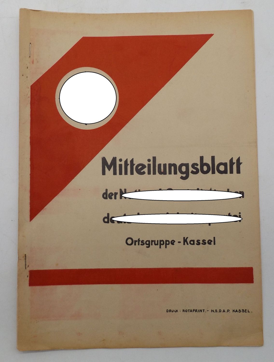 NSDAP: Mitteilungsblatt der Ortsgruppe Kassel vom Januar 1932! Mit Berichten aus allen Bereichen und zahlreiche Werbeanzeigen für Uniformen, Ausrüstung etc. Alle Seiten abgebildet. NSDAP: Mitteilungsblatt der Ortsgruppe Kassel vom Januar 1932! Mit Berichten aus allen Bereichen und zahlreiche Werbeanzeigen für Uniformen, Ausrüstung etc. Alle Seiten abgebildet.