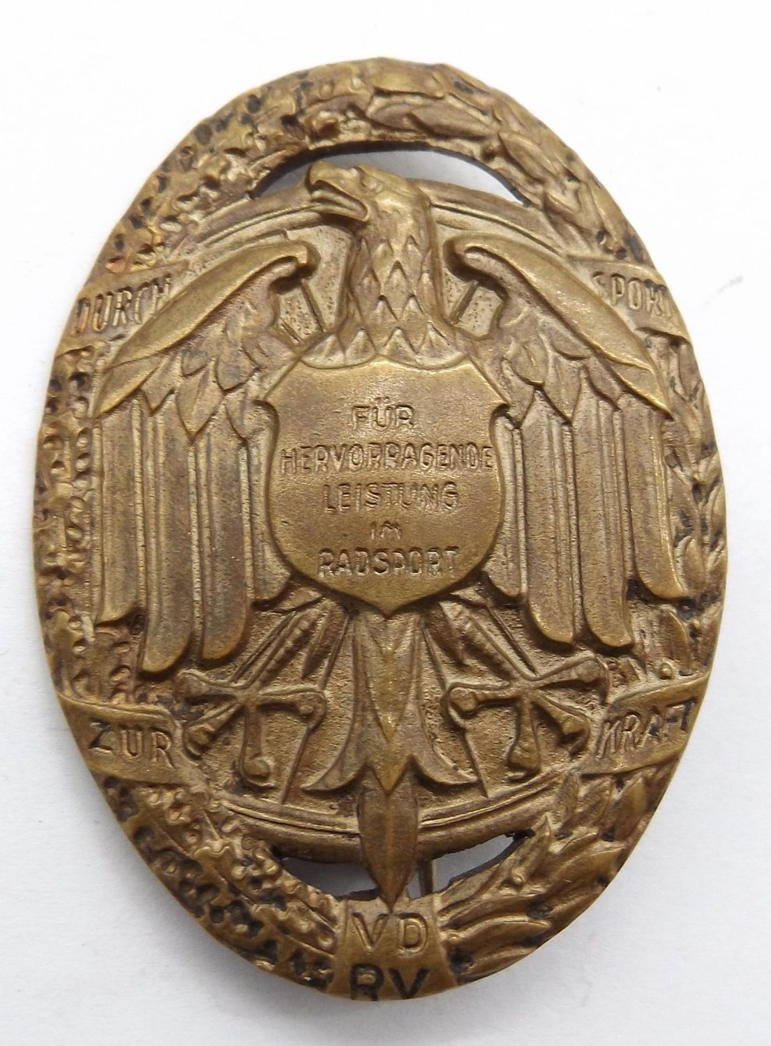 Deutsches Reich: V.D.R.V. Deutsches Radsport-Abzeichen in Bronze, Hersteller F. Wiedmann Frankfurt M.