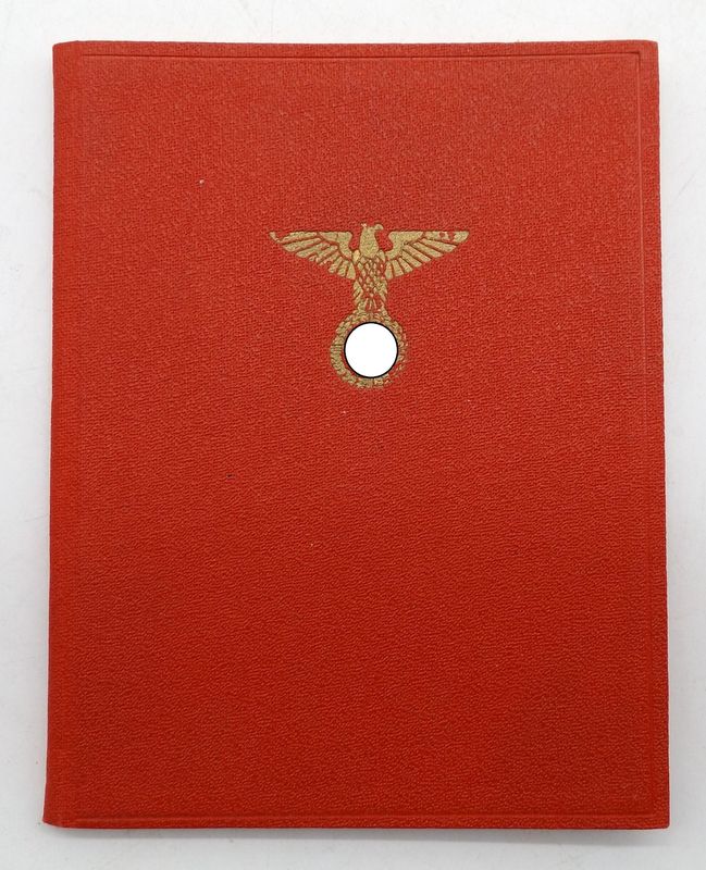 NSDAP: Mitgliedsbuch Nr. 3098694 für einen Parteiangehörigen aus Bochum, Ausgabe 1935, eingetreten am 01.05.1933, ausgestellt am 15.08.1935, mit Foto, keine weiteren Eintragungen.