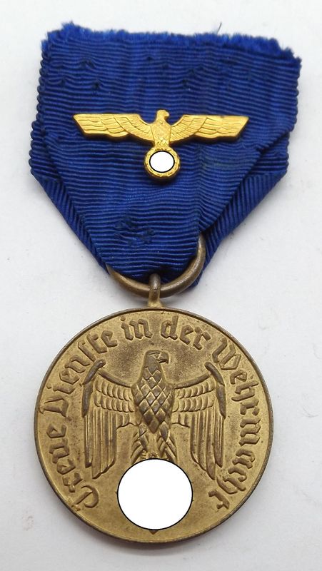 Wehrmacht: Dienstauszeichnung für 12 Jahre, Heer und Marine, am Band, mit Hoheitsabzeichen.