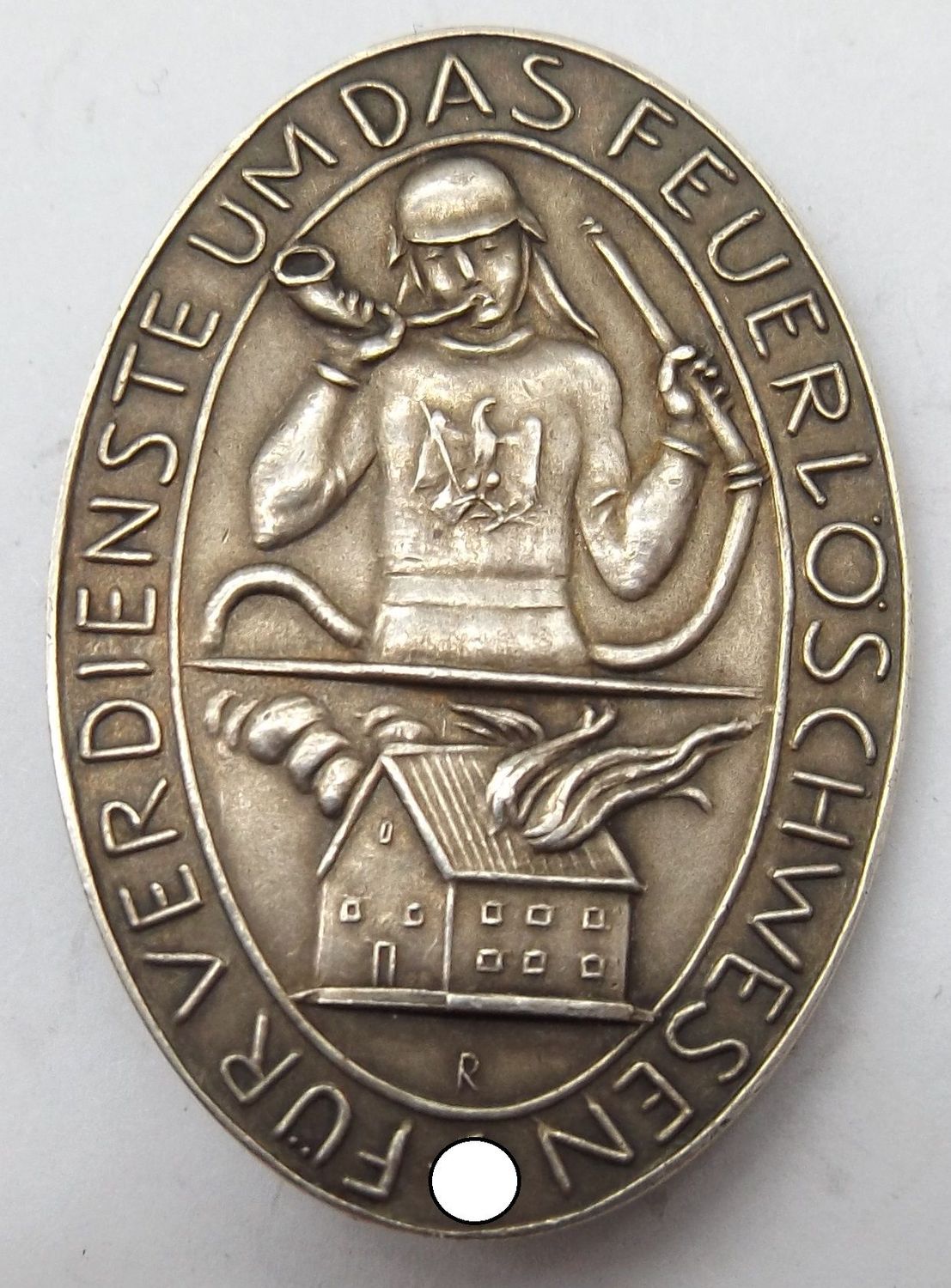 Preussen: Feuerwehr-Ehrenzeichen (1934-1936), Silber, rückseitig gemarkt PREUSS. STAATSMÜNZE SILBER 900 FEIN, an Nadel.
