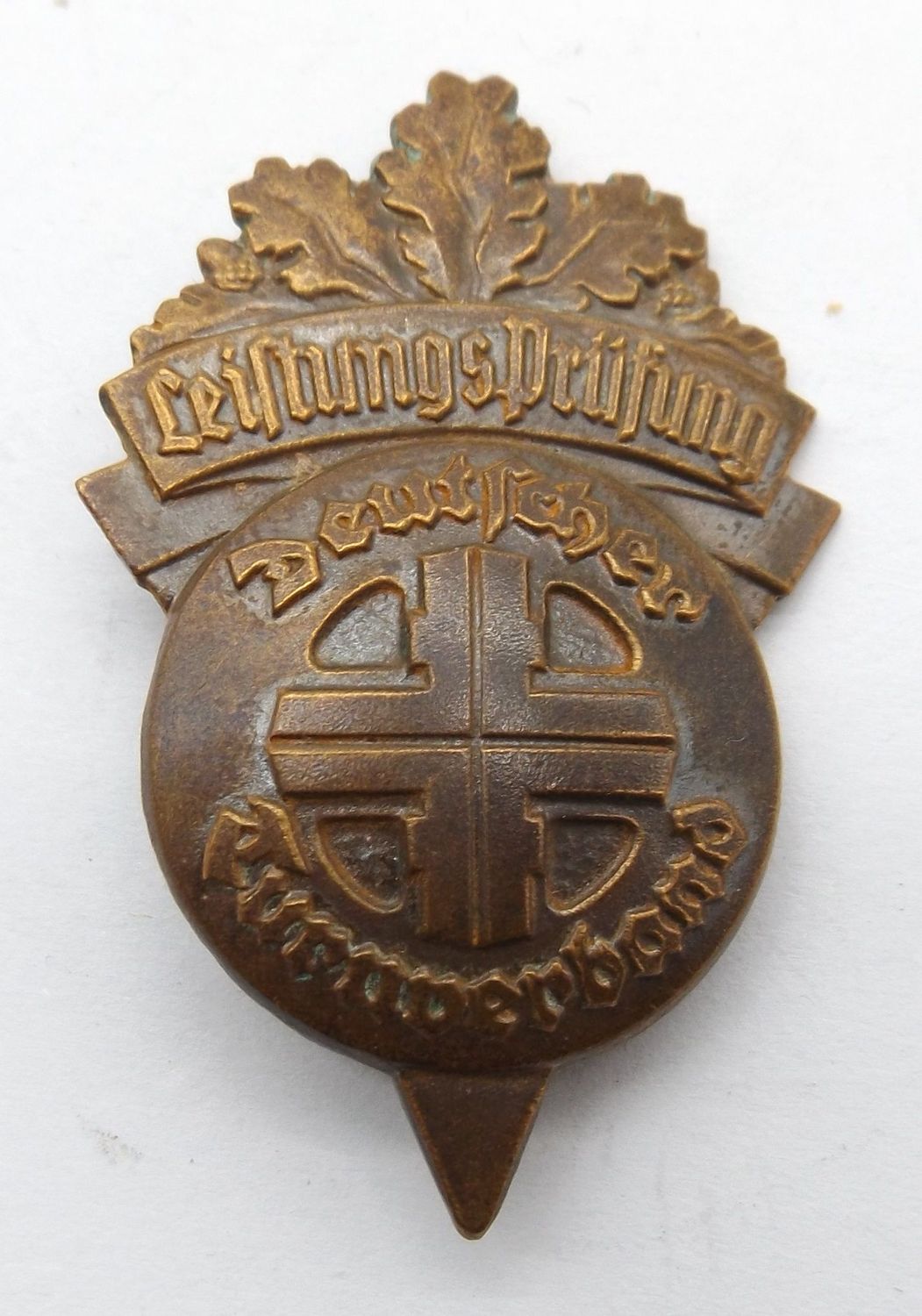Deutsches Reich: Leistungsprüfungsabzeichen mit Eichenlaub Deutscher Turnerverband in der Tschecheslowakei, um 1930.