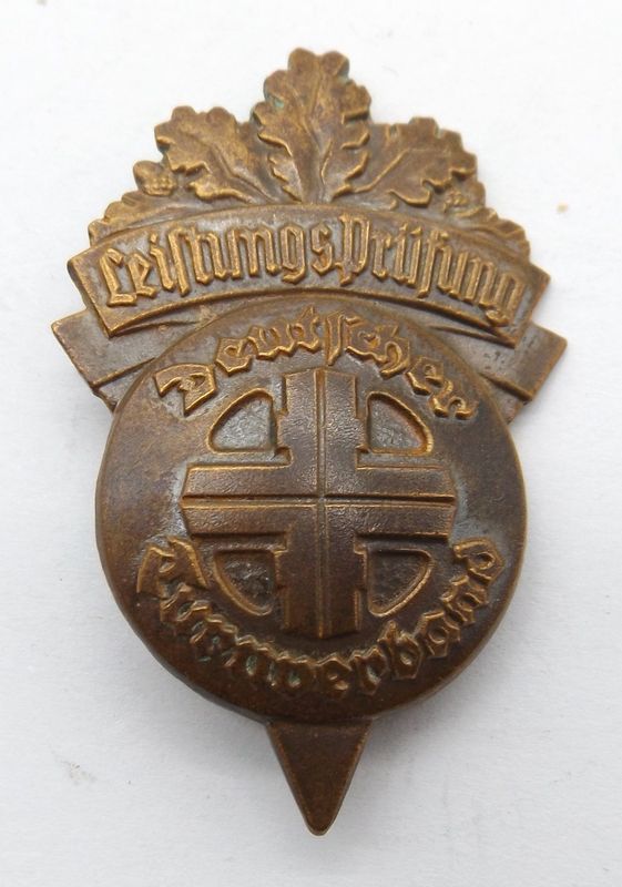 Deutsches Reich: Leistungsprüfungsabzeichen mit Eichenlaub Deutscher Turnerverband in der Tschecheslowakei, um 1930.