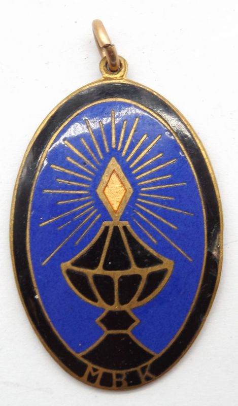 Deutsches Reich: Mitgliedsabzeichen Deutscher Bund der Mädchen-Bibel-Kreise (MBK), rückseitig Hersteller W. Helbing Leipzig, GES. GESCH., um 1930, ca. 40x27 mm.