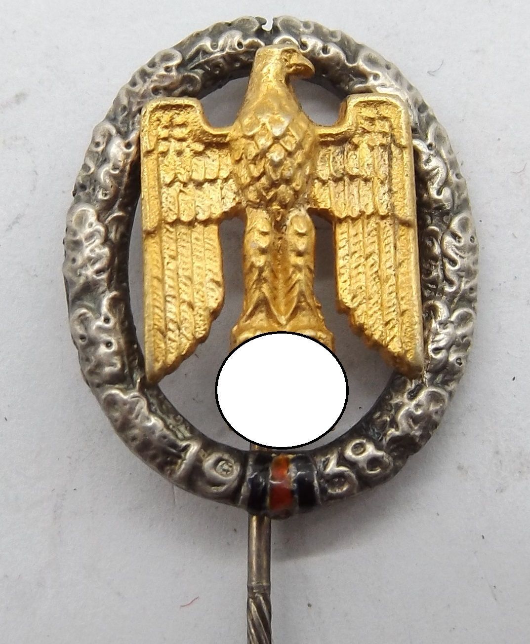 3. Reich: Gau Ehrenzeichen Sudetenland, Miniatur, vernieteter Adler, an gedrehter Nadel, ca. 22x18 mm.