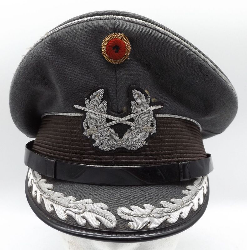 Bundeswehr: Schirmmütze für Stabsoffiziere des Heeres, , Cellontrapez Kleiderkasse Bundeswehr Koblenz, Größe 59, frühes Stück um 1962.