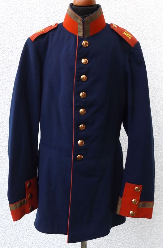 Preussen: Waffenrock für einen Unteroffizier im Generalkommando des IV. Armekorps, Magdeburg, die Innentasche mit Trägeretikett.