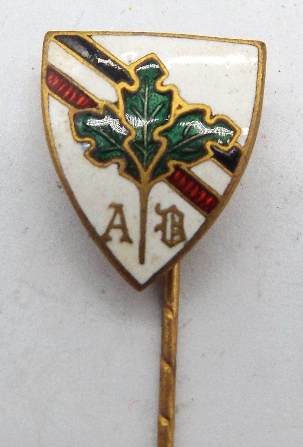 Deutsches Reich: Mitgliedsabzeichen Altdeutscher Verband für Österreich, an Nadel, Maße ca. 18 x 16 mm.