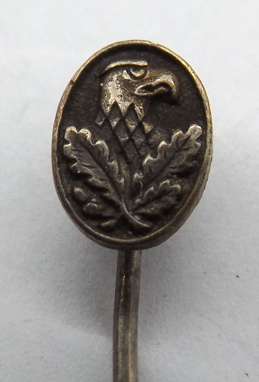 Wehrmacht: Scharfschützenabzeichen, Miniatur, an Nadel, Maße ca. 9 x 6 mm.