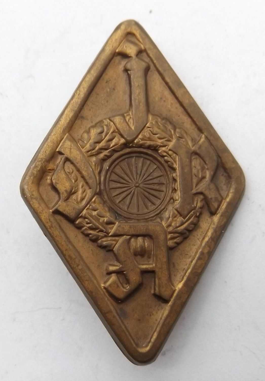 Deutsches Reich: Deutscher Radfahrer Verband DRV, Deutsches Radsport Jugendabzeichen in Bronze, 2.Form, Rückseitig mit Hersteller aus Hannover, an Nadel, Maße ca. 42 x 28 mm.