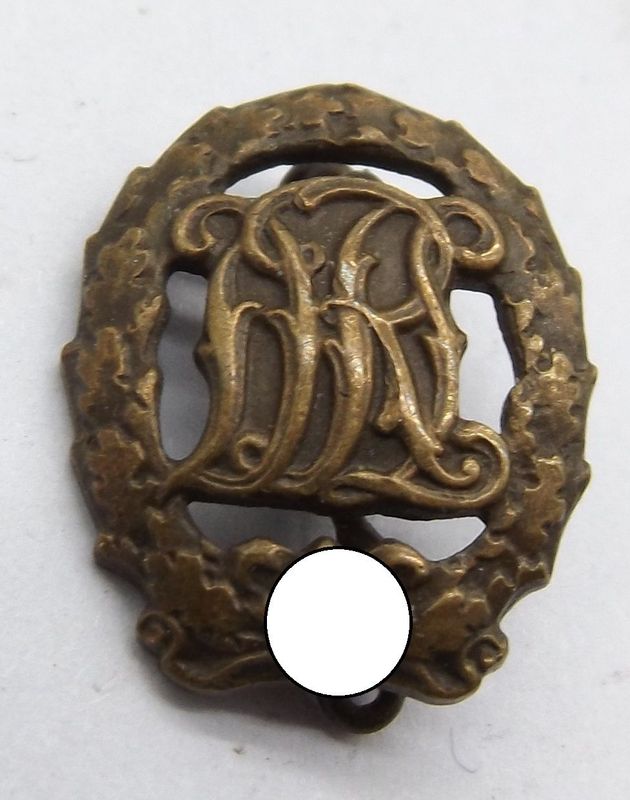 Deutsches Reich: DRL Sportabzeichen, Miniatur an Nadel, Maße ca. 17 x 14 mm.