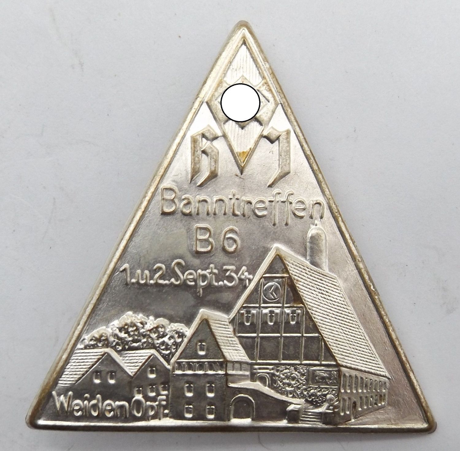 HJ: Abzeichen Banntreffen B 6 1. und 2. September 1934 Weiden Oberpfalz, an Nadel, top Zustand.