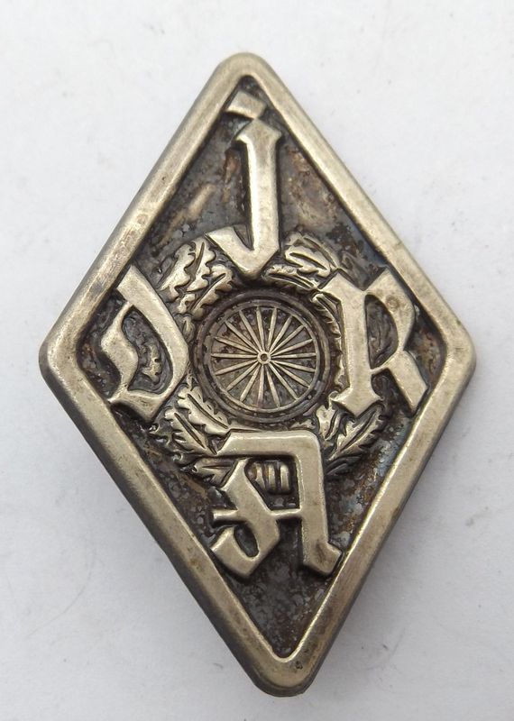 Deutsches Reich: Deutscher Radfahrer Verband DRV, Deutsches Radsport Jugendabzeichen in Silber, 2.Form, an Nadel, Maße ca. 42 x 28 mm.