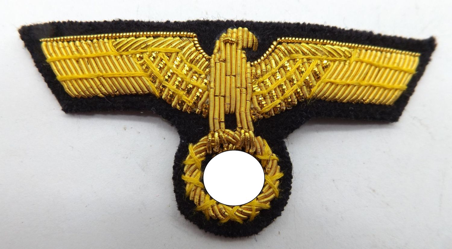 Kriegsmarine: Mützenadler für Offiziere, ca 70 x 35 cm.