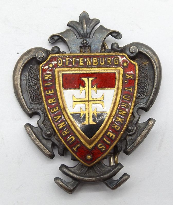 Baden: Mitgliedsabzeichen Turnverein Offenburg, X. Turnkreis, emailliert, an Nadel, Maße ca. 50 x 40 mm.