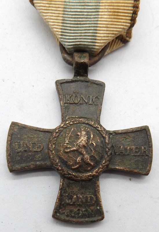 Bayern: Militärdenkzeichen Bronze für Offiziere und Mannschaften 1813 - 1814, am originalen Band. Bayern: Militärdenkzeichen Bronze für Offiziere und Mannschaften 1813 - 1814, am originalen Band.