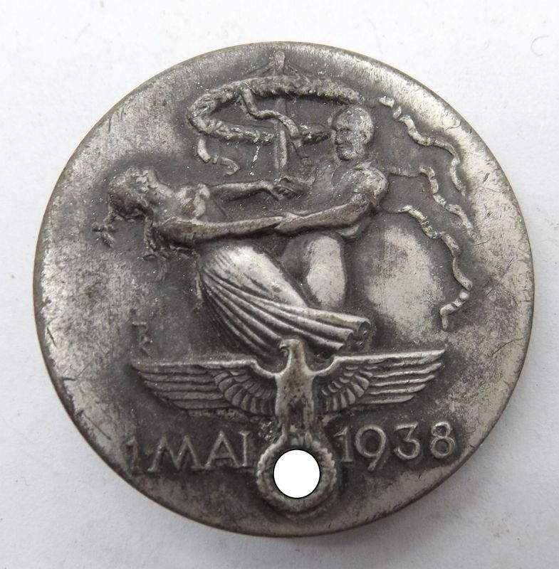 3. Reich: Treffabzeichen 1.Mai 1938, Tag der Arbeit, Hersteller Hermann Bauer, Schwäbisch Gmünd 3. Reich: Treffabzeichen 1.Mai 1938, Tag der Arbeit, Hersteller Hermann Bauer, Schwäbisch Gmünd