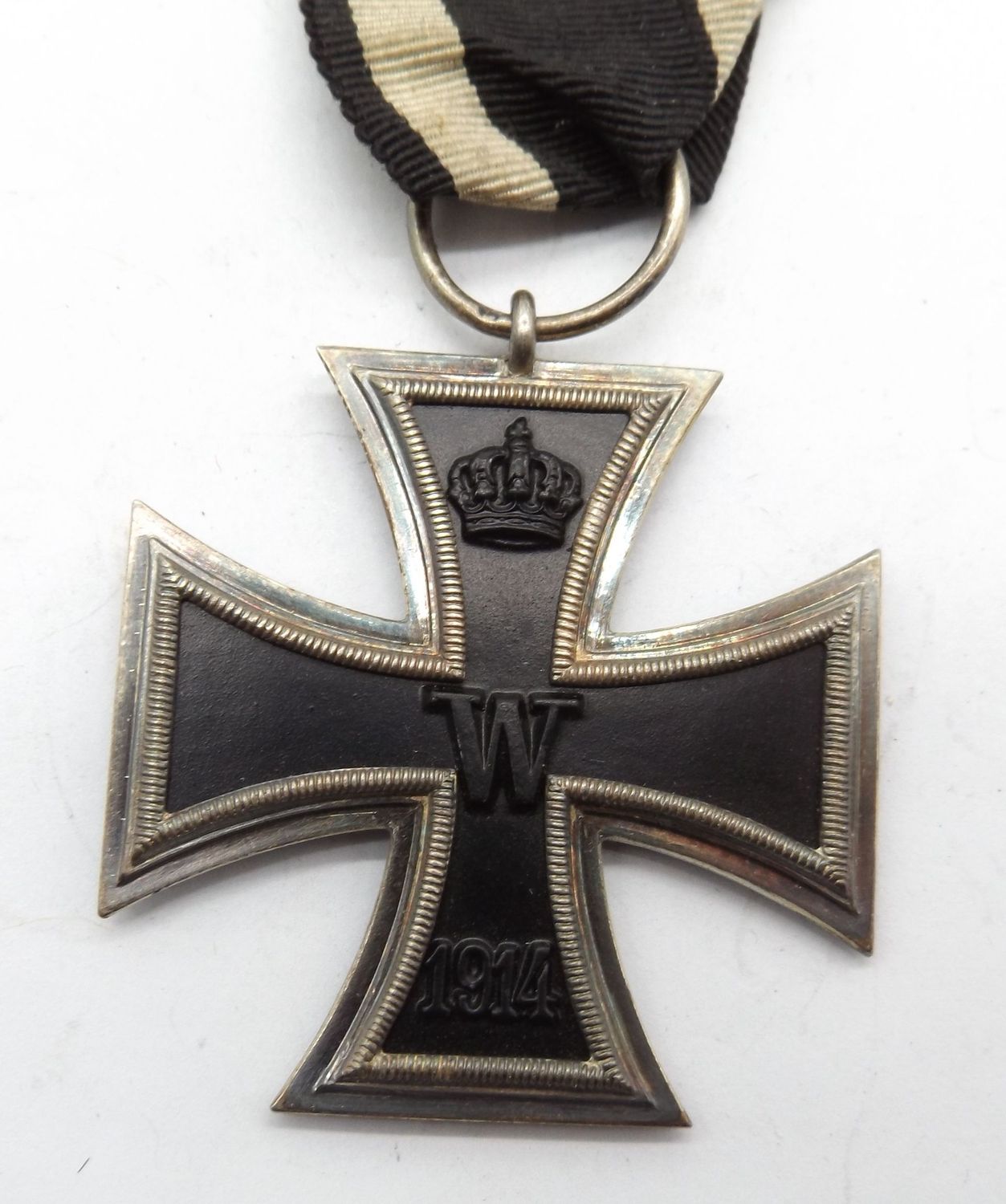Eisernes Kreuz 2. Klasse EK2 1914 Hersteller G für die Firma Godet & Sohn, Berlin oder Glaser & Sohn, Dresden, am Band. Eisernes Kreuz 2. Klasse EK2 1914 Hersteller G für die Firma Godet & Sohn, Berlin oder Glaser & Sohn, Dresden, am Band.