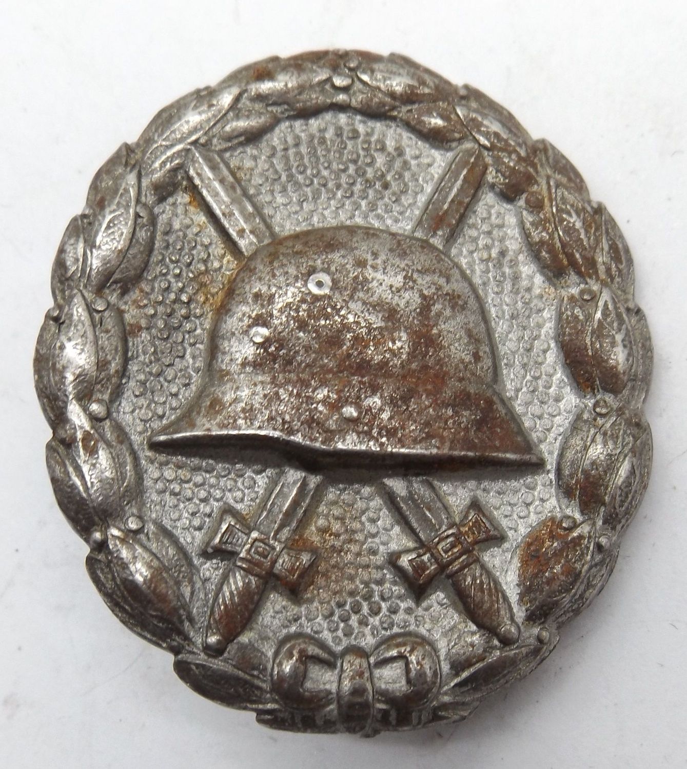 Deutsches Reich: Verwundetenabzeichen in Silber Mattweiß 1918 , an Nadel.