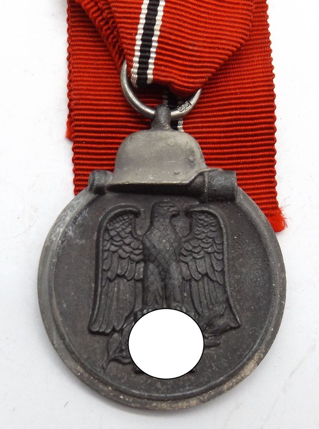 Wehrmacht: Medaille Winterschlacht im Osten, Ostmedaille, mit Hersteller 76 für die Firma Ernst L. Müller, Pforzheim, am langen Band. Selten! Wehrmacht: Medaille Winterschlacht im Osten, Ostmedaille, mit Hersteller 76 für die Firma Ernst L. Müller, Pforzheim, am langen Band. Selten!