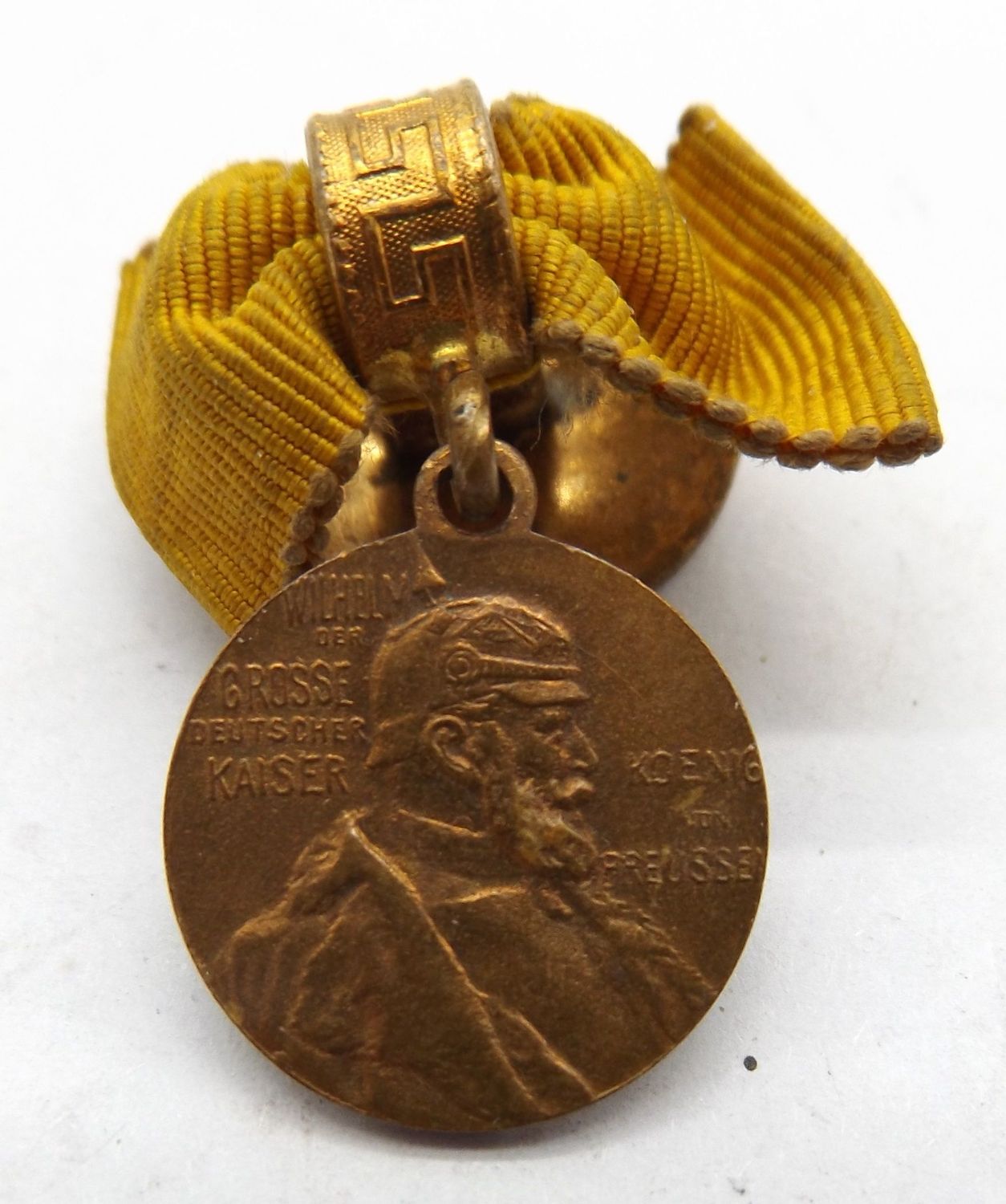 Preussen: Centenarmedaille, Miniatur an Knopflochschleife, Durchmesser ca. 16 mm.