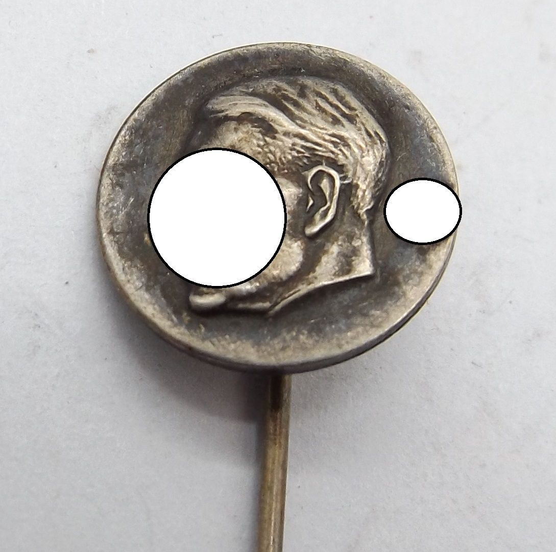 3: Reich: Patriotische Nadel A.H., SILBER, gepunzt D.R.G.M. 800, Durchmesser ca. 13 mm.