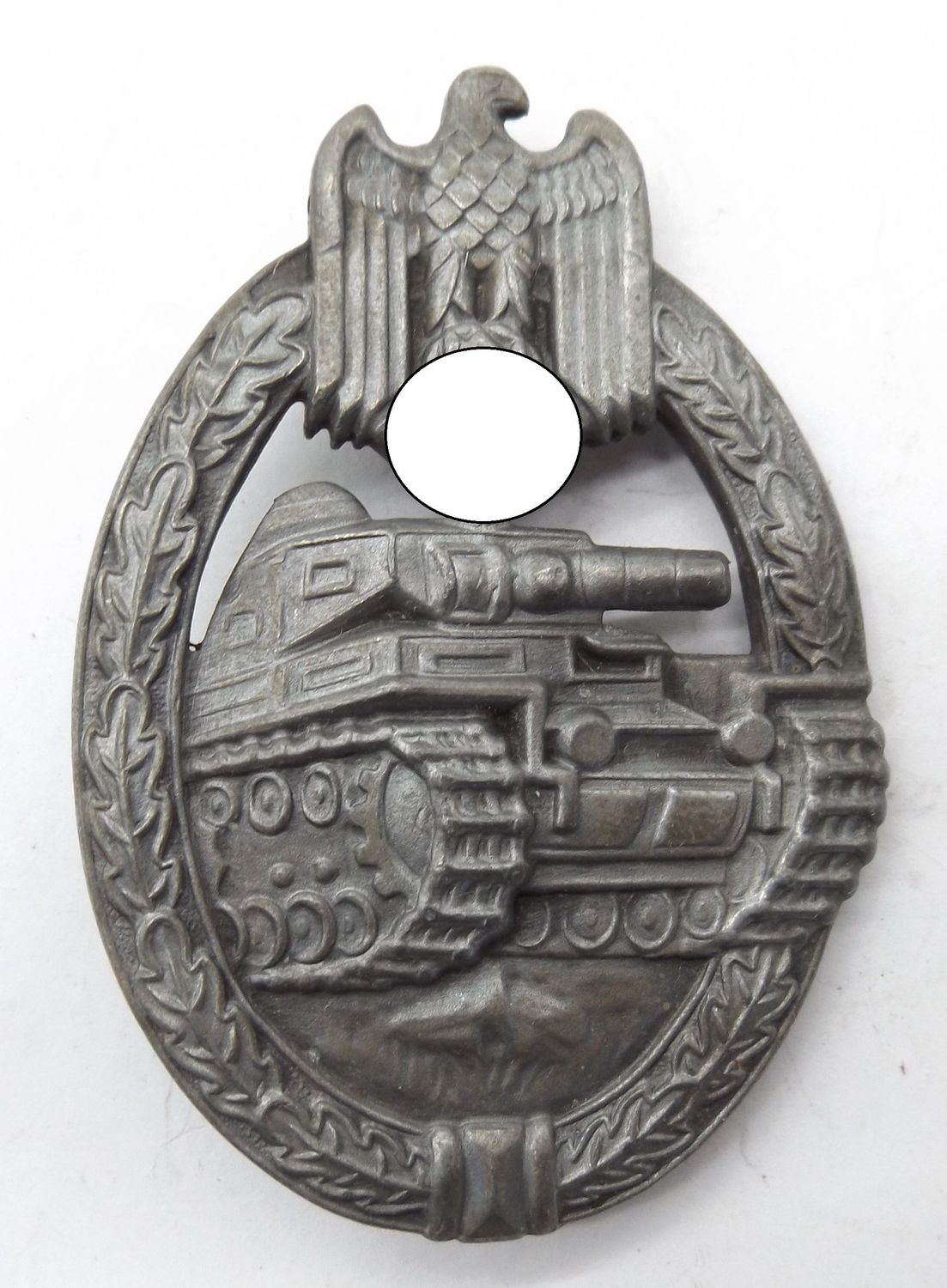 Panzerkampfabzeichen in Silber, ohne Herstellermarkierung aber eine bekannte Variante der Firma Frank & Reif, Stuttgart, siehe Philippe de Bock, The German Panzer Assault Badge 4.2.3. Panzerkampfabzeichen in Silber, ohne Herstellermarkierung aber eine bekannte Variante der Firma Frank & Reif, Stuttgart, siehe Philippe de Bock, The German Panzer Assault Badge 4.2.3.