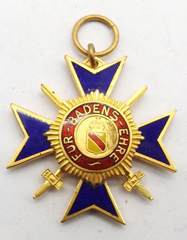 Baden: Badisches Feldehrenkreuz, goldene Variante, 1914-1918 Baden: Badisches Feldehrenkreuz, goldene Variante, 1914-1918 "Für Badens Ehre", sehr guter Zustand.