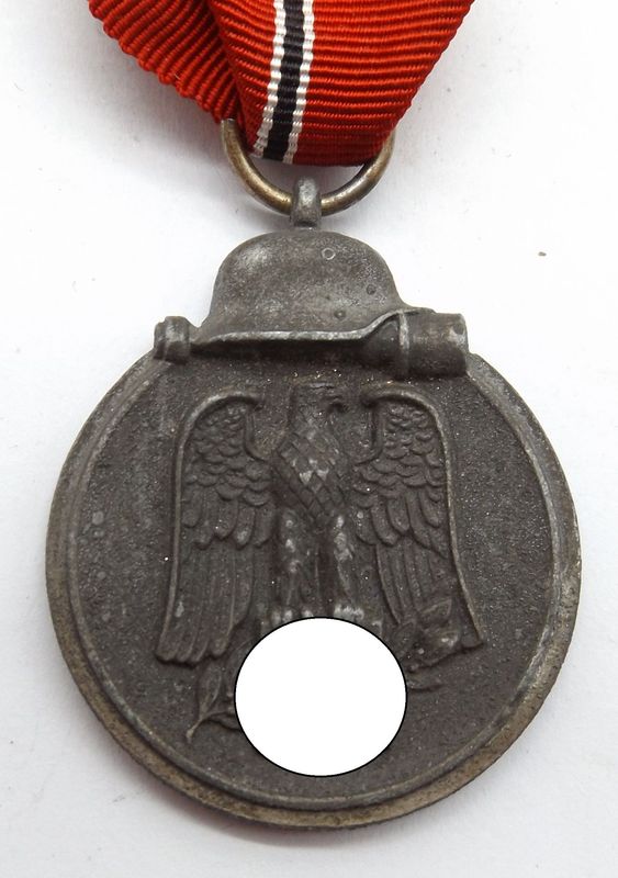 Wehrmacht: Medaille Winterschlacht im Osten, Ostmedaille, mit Hersteller 127 für die Firma Moritz Hausch AG, Pforzheim. Wehrmacht: Medaille Winterschlacht im Osten, Ostmedaille, mit Hersteller 127 für die Firma Moritz Hausch AG, Pforzheim.
