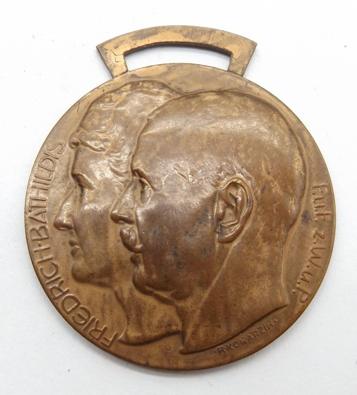 Waldeck: Friedrich-Bathildis-Medaille, Bronze, mit Stempelschneider. Insgesamt erfolgten nur 315 Verleihungen der Medaille - hiervon entfallen 140 auf Männer und 175 an Frauen. Waldeck: Friedrich-Bathildis-Medaille, Bronze, mit Stempelschneider. Insgesamt erfolgten nur 315 Verleihungen der Medaille - hiervon entfallen 140 auf Männer und 175 an Frauen.