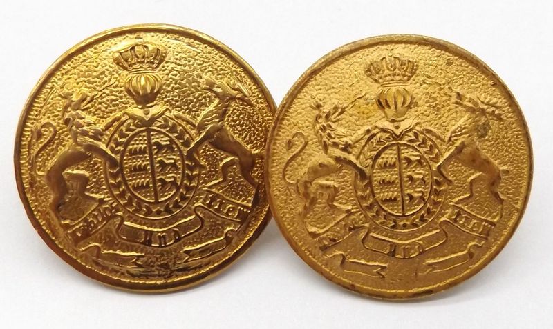 Württemberg: Paar Sergeantenknöpfe, Hersteller Extra Fein, Durchmesser ca. 29 mm. Württemberg: Paar Sergeantenknöpfe, Hersteller Extra Fein, Durchmesser ca. 29 mm.