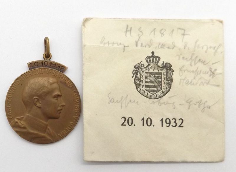Sachsen Coburg Gotha: Erinnerungsmedaille an die Hochzeit der Prinzessin Sybilla mit Prinz Gustav Adolf von Schweden (1932), in Verleihungstüte, Hersteller Willy Ganssen, Coburg, seltenes Ensemble! Sachsen Coburg Gotha: Erinnerungsmedaille an die Hochzeit der Prinzessin Sybilla mit Prinz Gustav Adolf von Schweden (1932), in Verleihungstüte, Hersteller Willy Ganssen, Coburg, seltenes Ensemble!